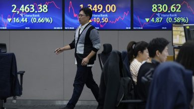 صورة انخفاض مؤشر S&P/TSX المركب بمقدار 0.65 نقطة وتباين الأسهم الأمريكية