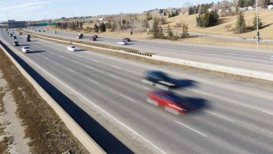 صورة إغلاق طريق Deerfoot Trail في كالجاري للتنظيف الربيعي