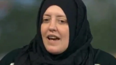 صورة القبض على مؤسسة جماعة “صامدون” ومداهمة منزلها في فانكوفر