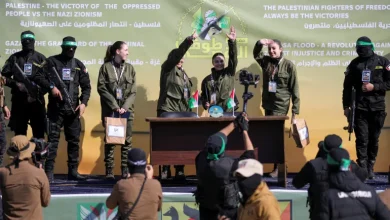 صورة حماس تفرج عن أربع مجندات إسرائيليات محتجزات في غزة