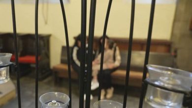 صورة عائلة من 4 أفراد مسجونة في أمريكا لأسابيع بعد أن رفضهم حرس الحدود الكنديون